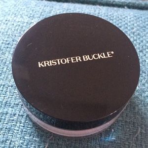 Kristofer Buckle translucent setting powder